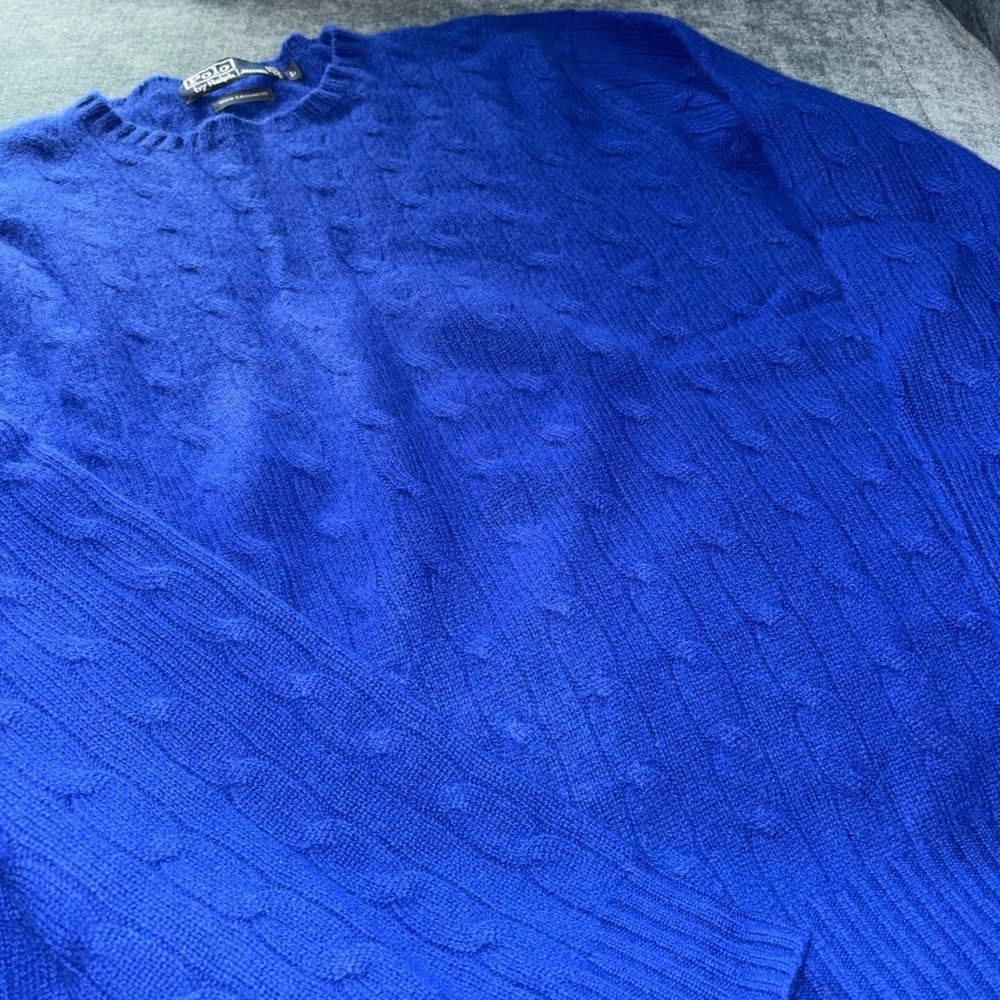 The Iconic Cable-Knit Cashmere Sweater - Picture 6 of 7